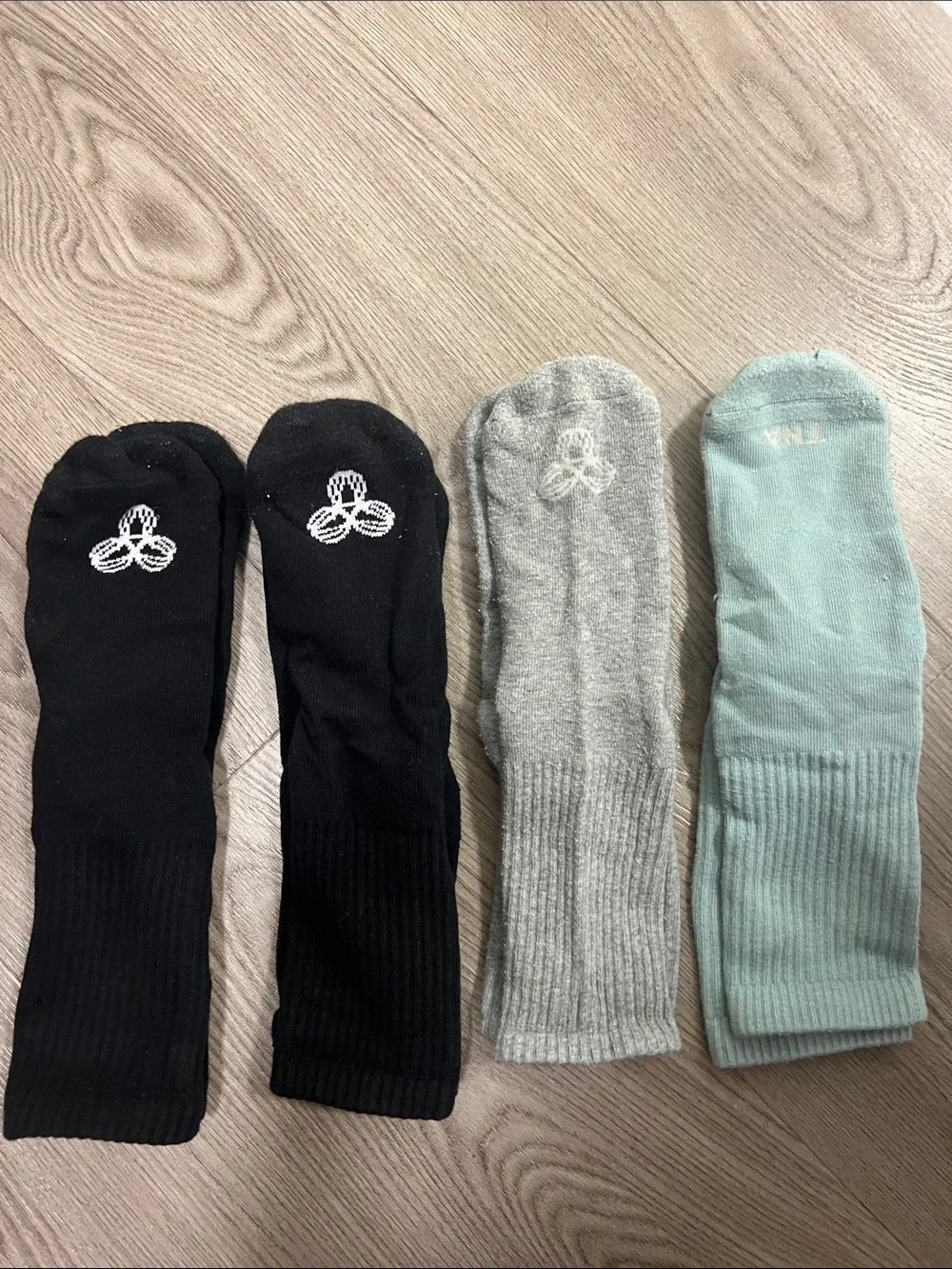 Aritzia TNA Sock Pack - Black, Gray & Light Green
